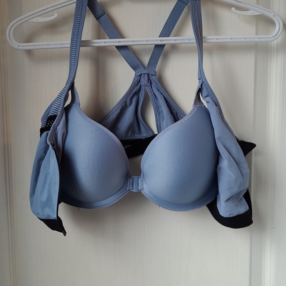Victoria's Secret Sports Bra (front closure) - Picture 2 of 3